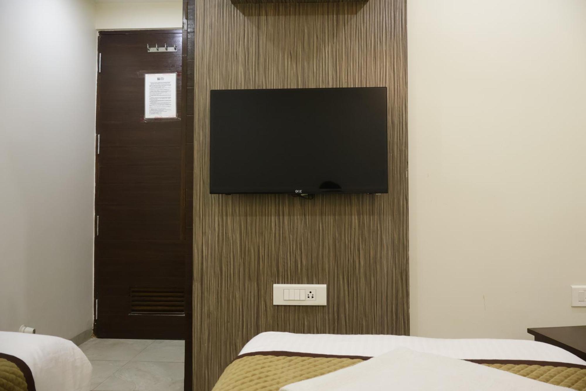 Hotel Kabir Ахмедабад Экстерьер фото