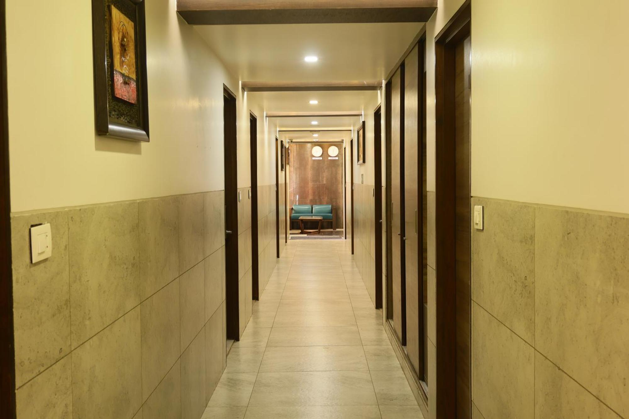 Hotel Kabir Ахмедабад Экстерьер фото