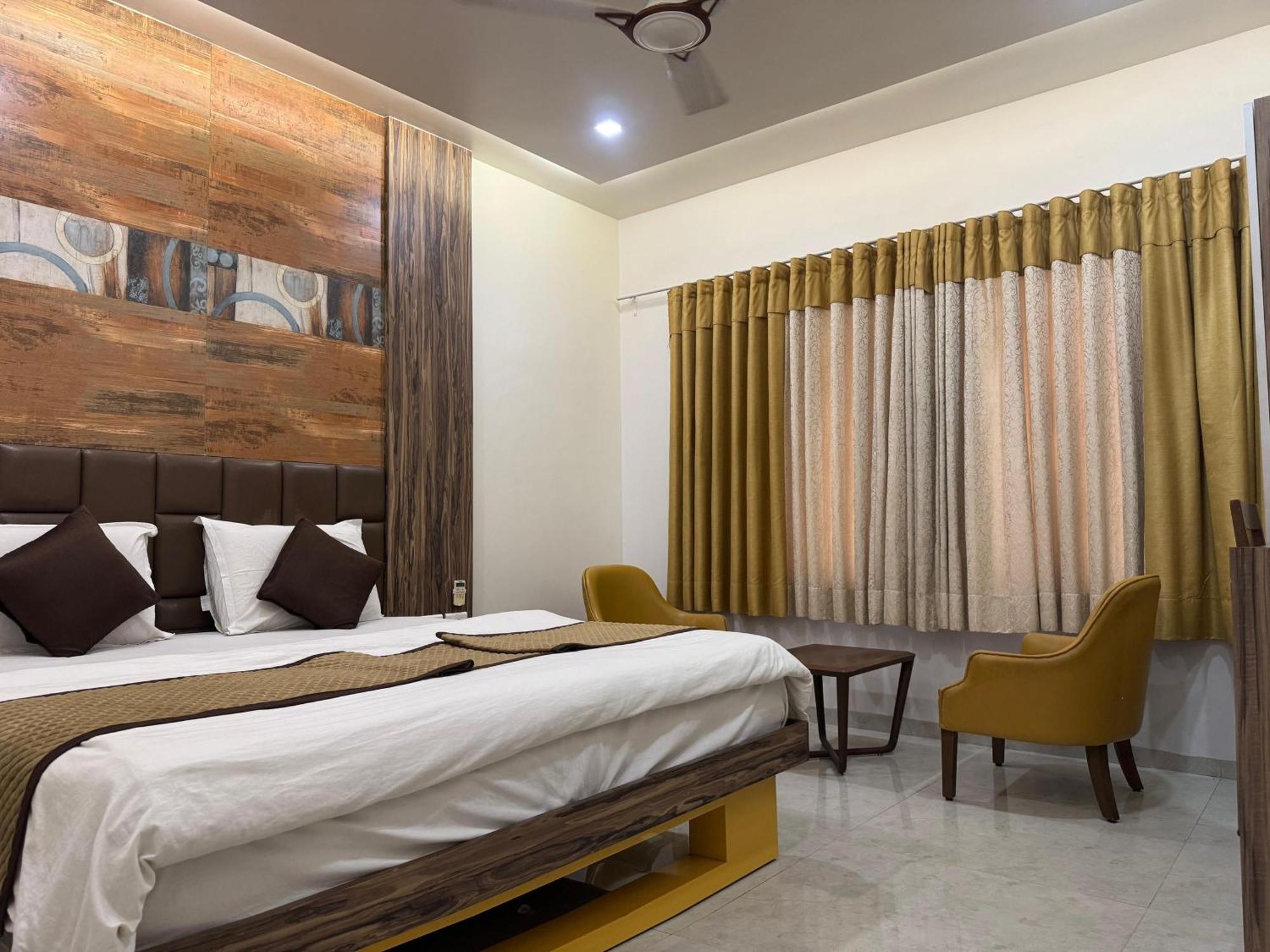 Hotel Kabir Ахмедабад Экстерьер фото
